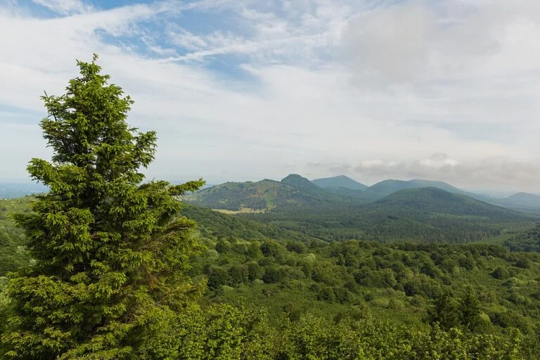 Chaîne des Puys : comment l’Auvergne valorise ses volcans classés à l’Unesco